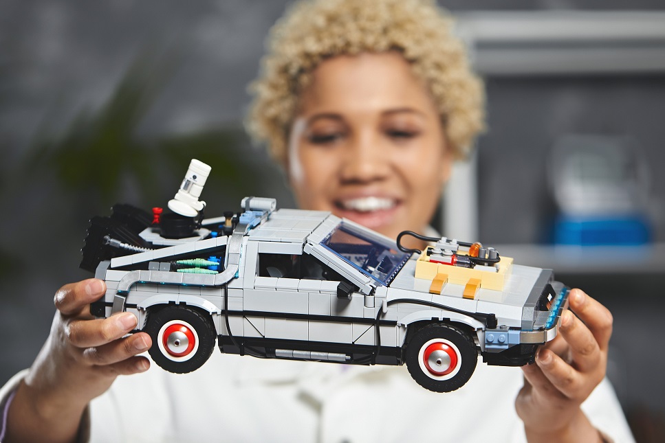 lego presenta LEGO presenta la Macchina del Tempo di Ritorno al Futuro